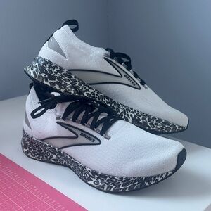 Brooks Levitate White and Black Leopard Print running shoes. Worn once!